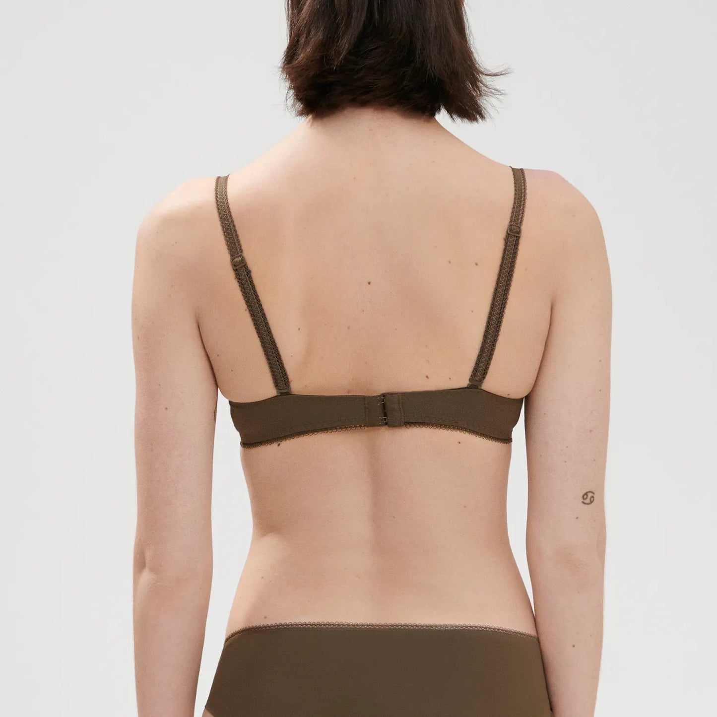 Amazone Plunging Underwired Bra In Nomad Green - Simone Perele - BraTopia