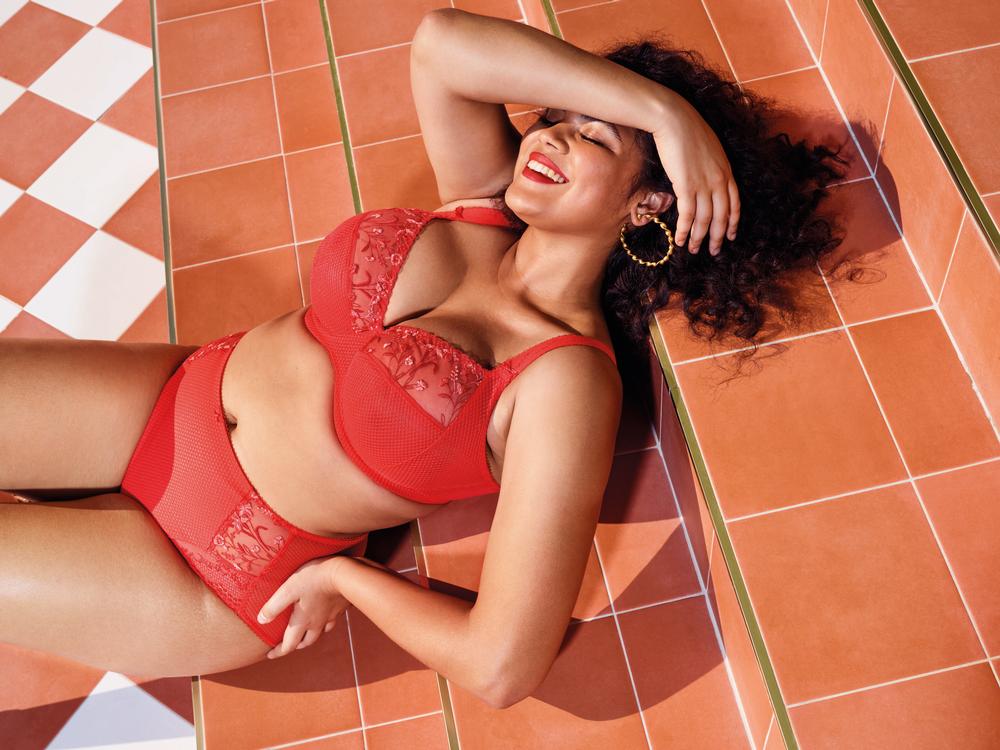 Charley Underwired Plunge Bra In Salsa - Elomi - BraTopia