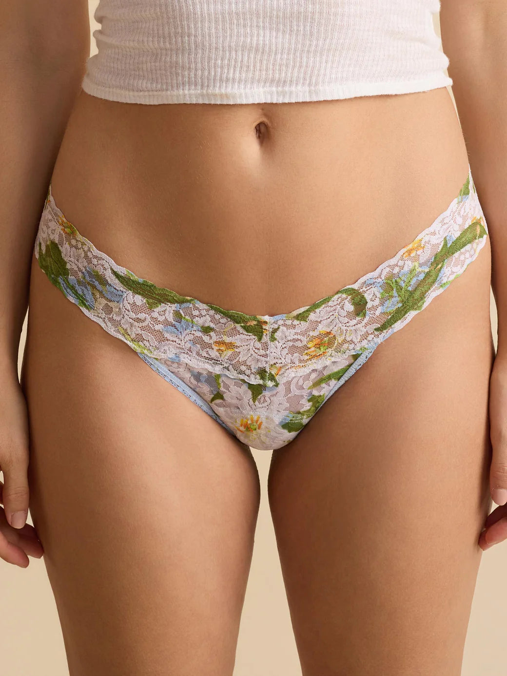 Low Rise Signature Lace Thong In Absolute Lily - Hanky Panky