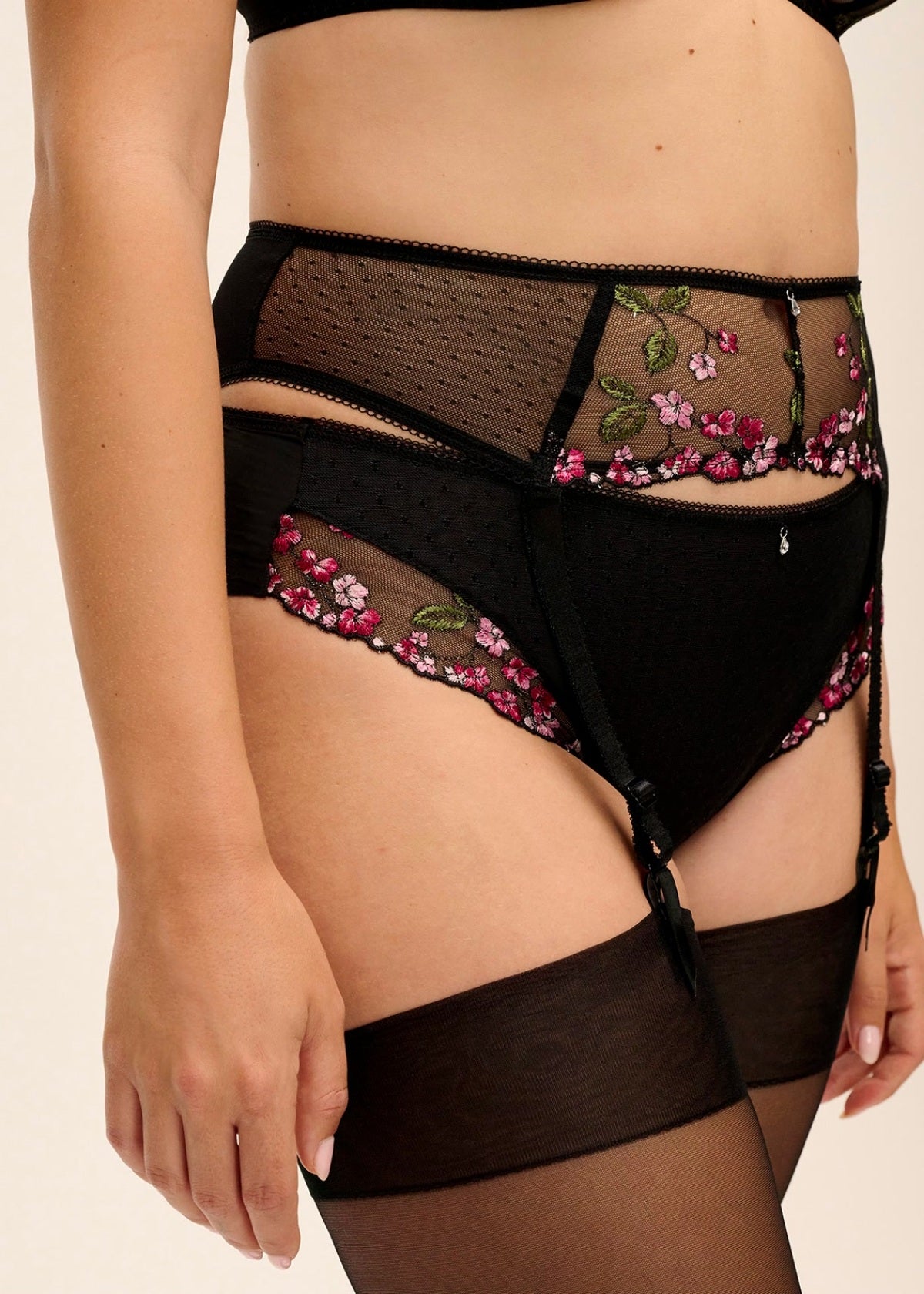 Eliyse Suspender In Black - Fantasie