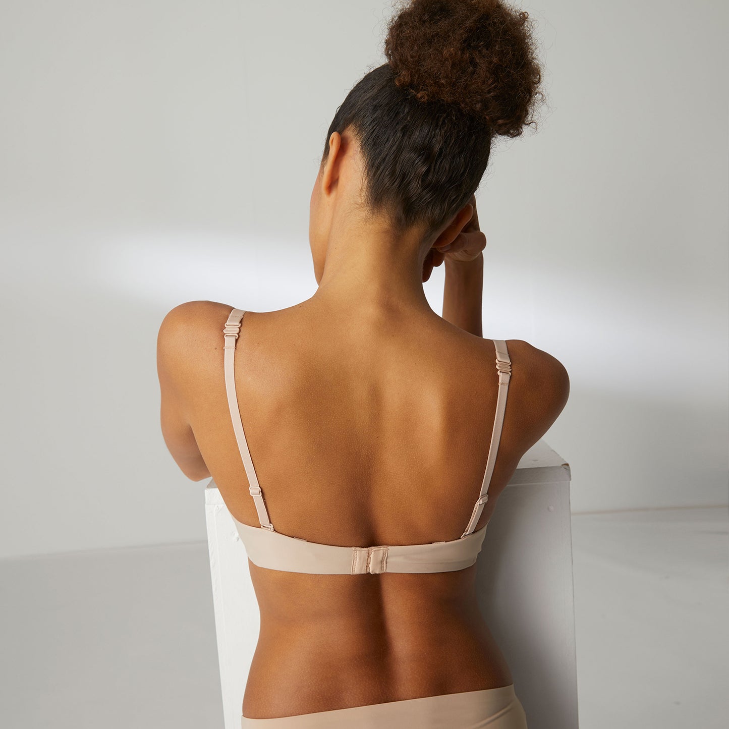 Soutien-Gorge Moulé Multipositions à Armatures Essentiel En Peau Rosee - Simone Pérèle