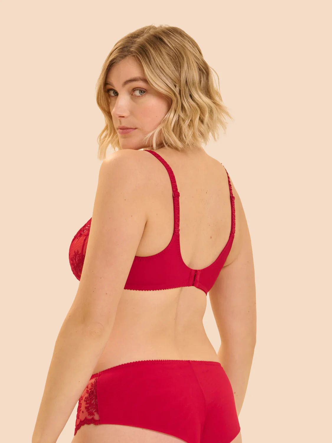 Intrigue Full Cup Support Bra In Opera Red - Simone Perele