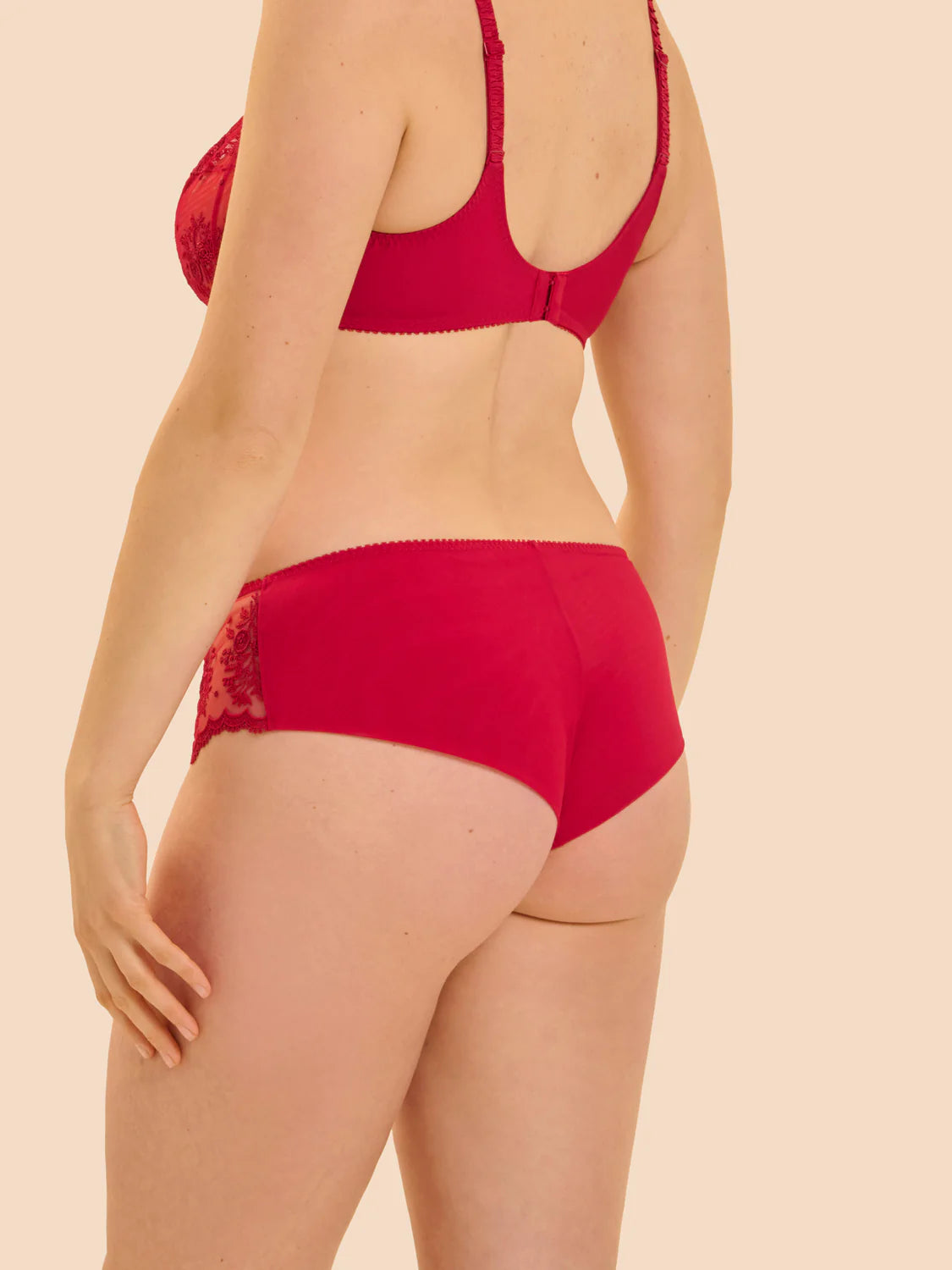 Intrigue Shorty In Opera Red - Simone Perele