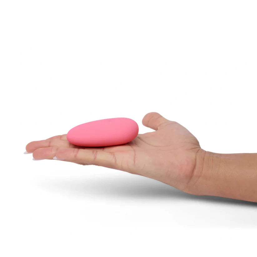 Je Joue ILY Pebble Vibrator French Postcard | BraTopia Je Joue ILY Pebble Vibrator French Postcard | BraTopia