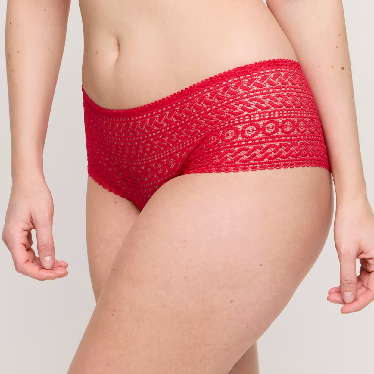Montara Luxury Thong In True Red - Prima Donna