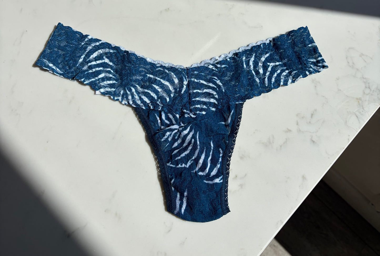 Low Rise Signature Lace Thong in Multi Color Print - Hanky Panky