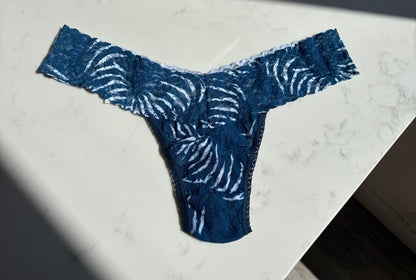 Low Rise Signature Lace Thong in Multi Color Print - Hanky Panky