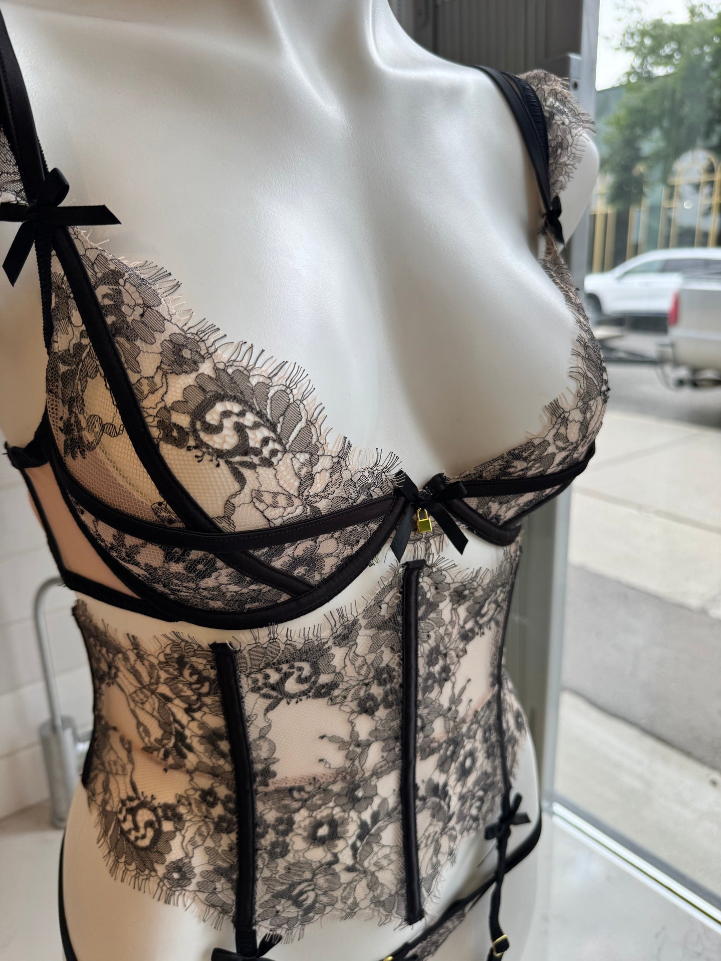 Gwen Eyelash Lace & Mesh Lingerie Set - House of Desire