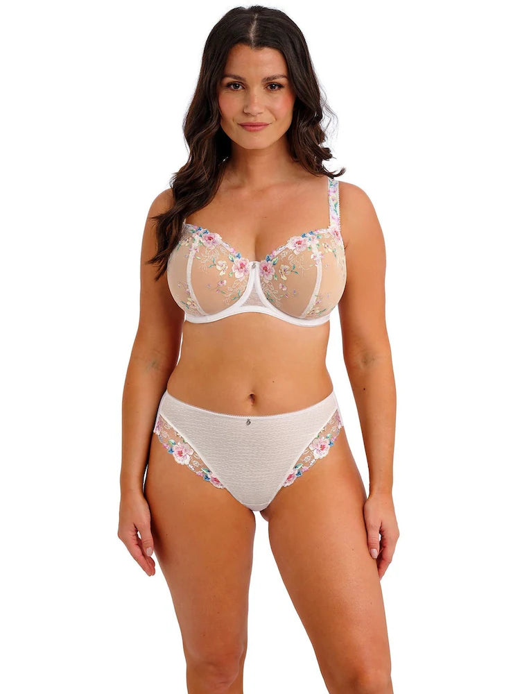 Lillia Thong in White - Fantasie