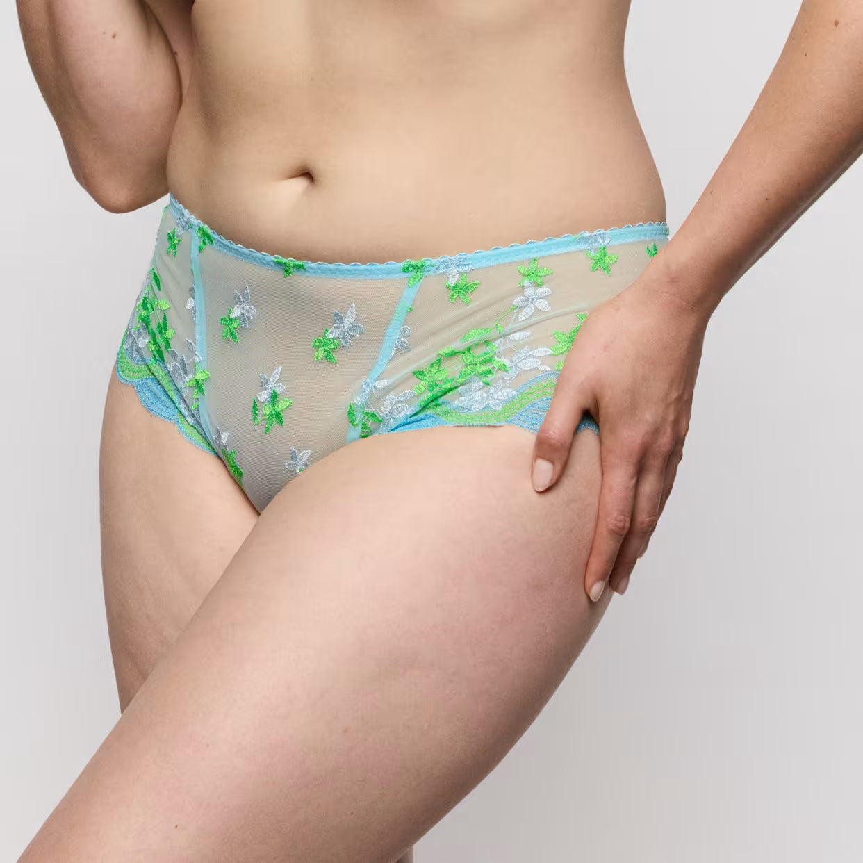 Cala Luna Luxury Thong in Ice Cream - Prima Donna