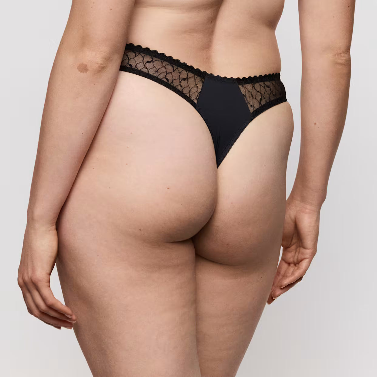 Naica Thong in Black - Prima Donna
