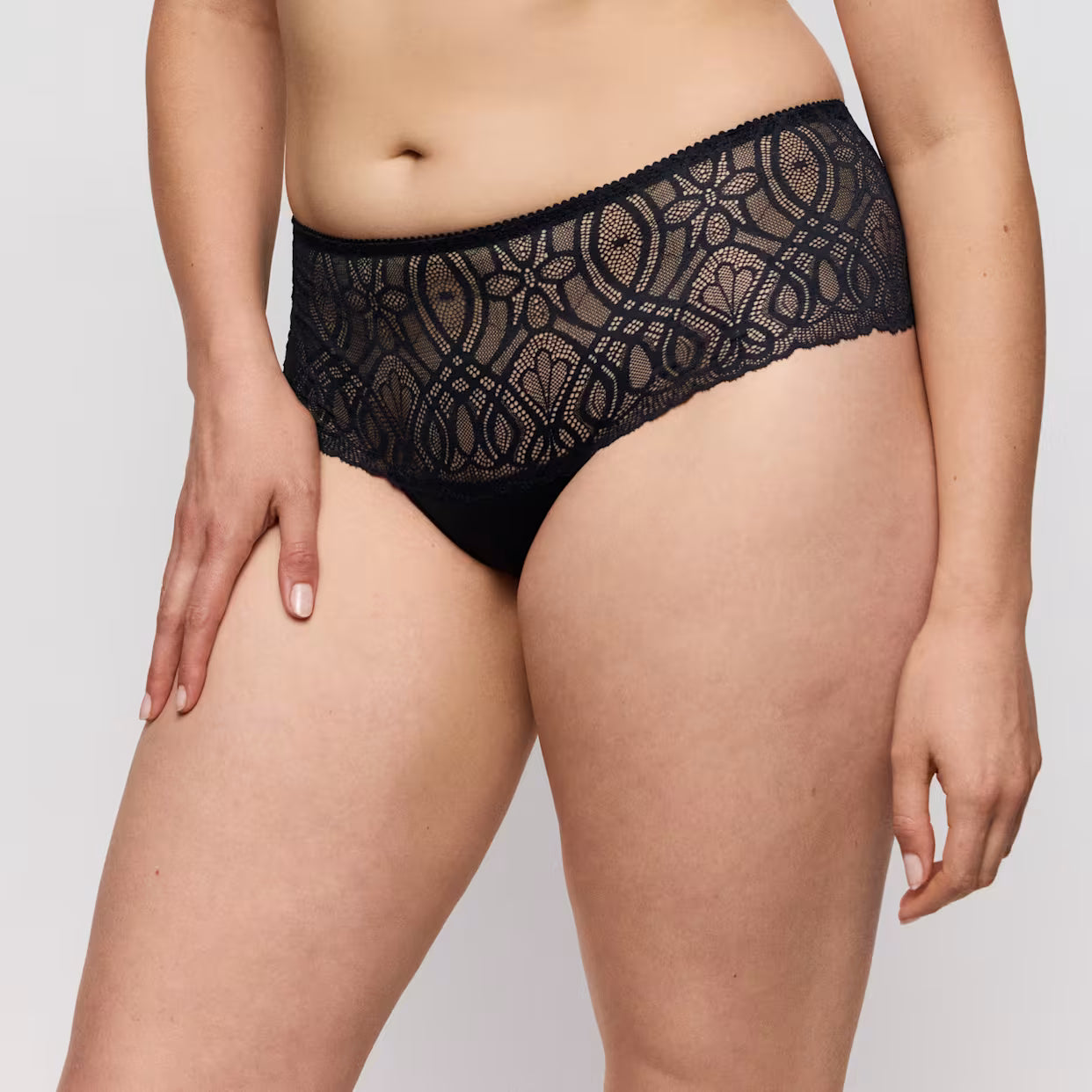 Salerno Luxury Thong in Black - Prima Donna