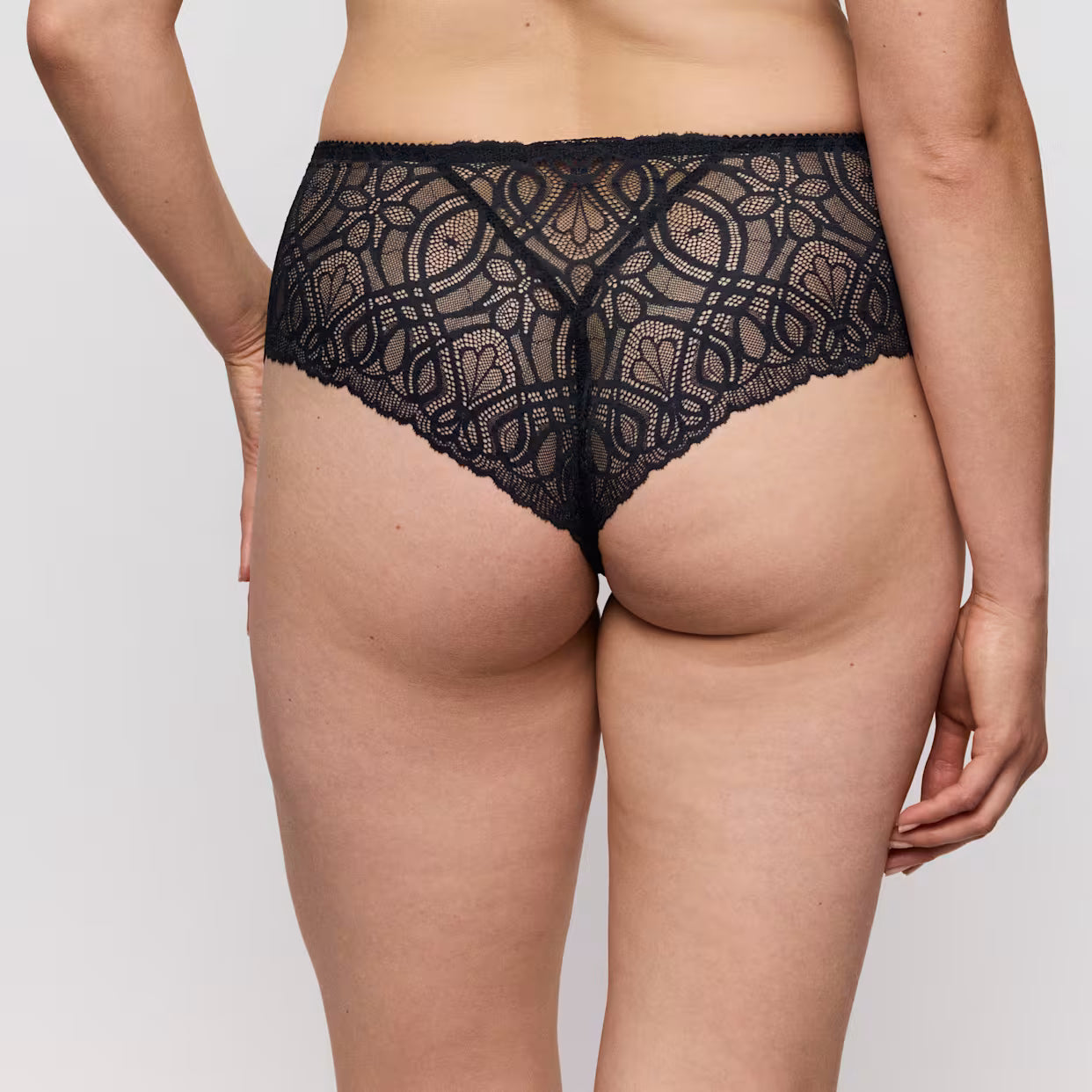 Salerno Luxury Thong in Black - Prima Donna