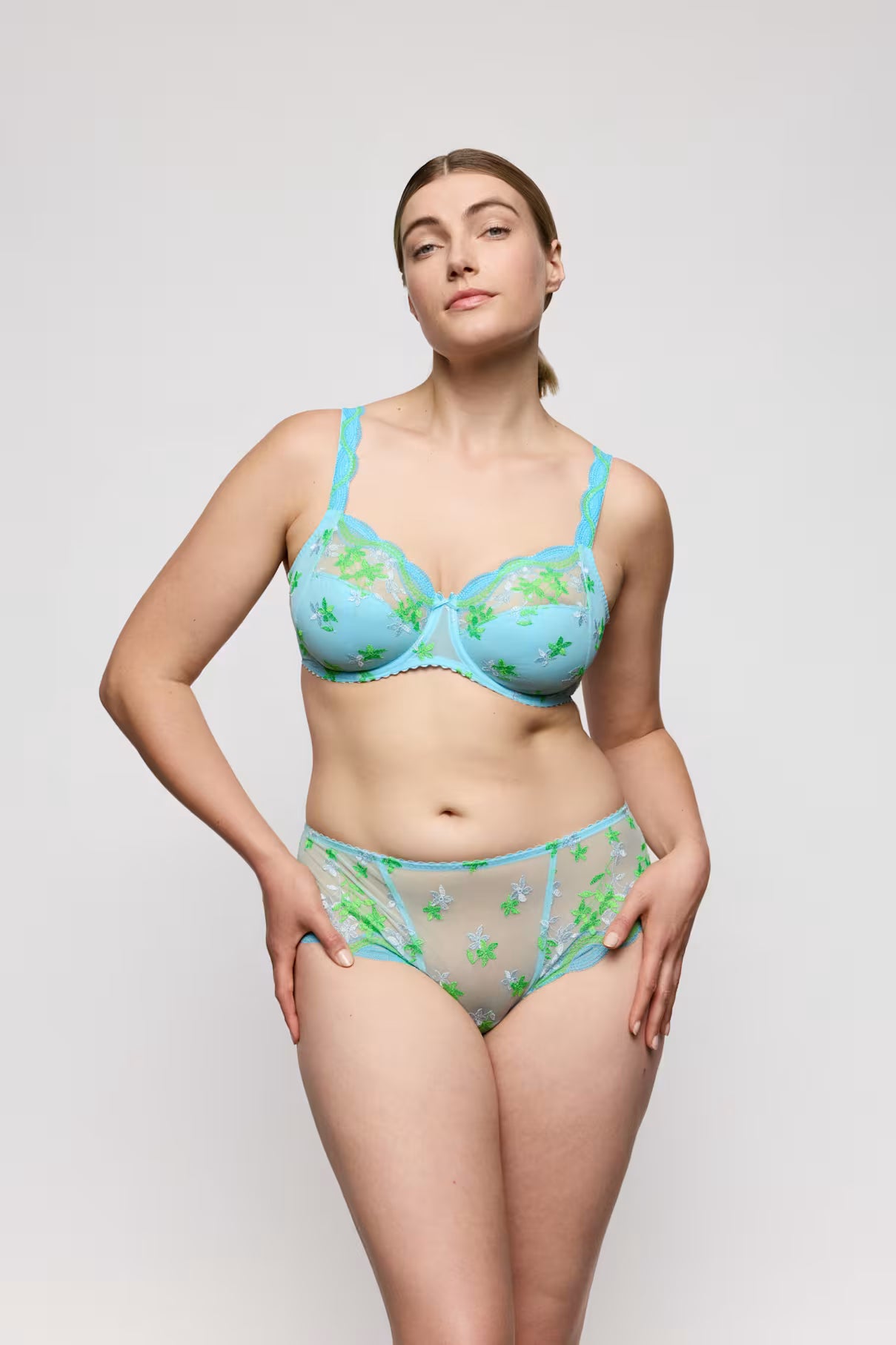 Cala Luna Luxury Thong in Ice Cream - Prima Donna