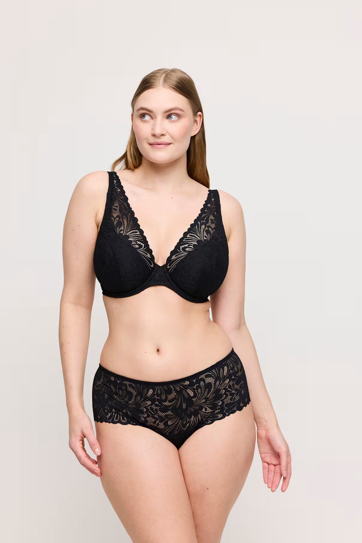 Rupi Hotpants In Black - Prima Donna Twist