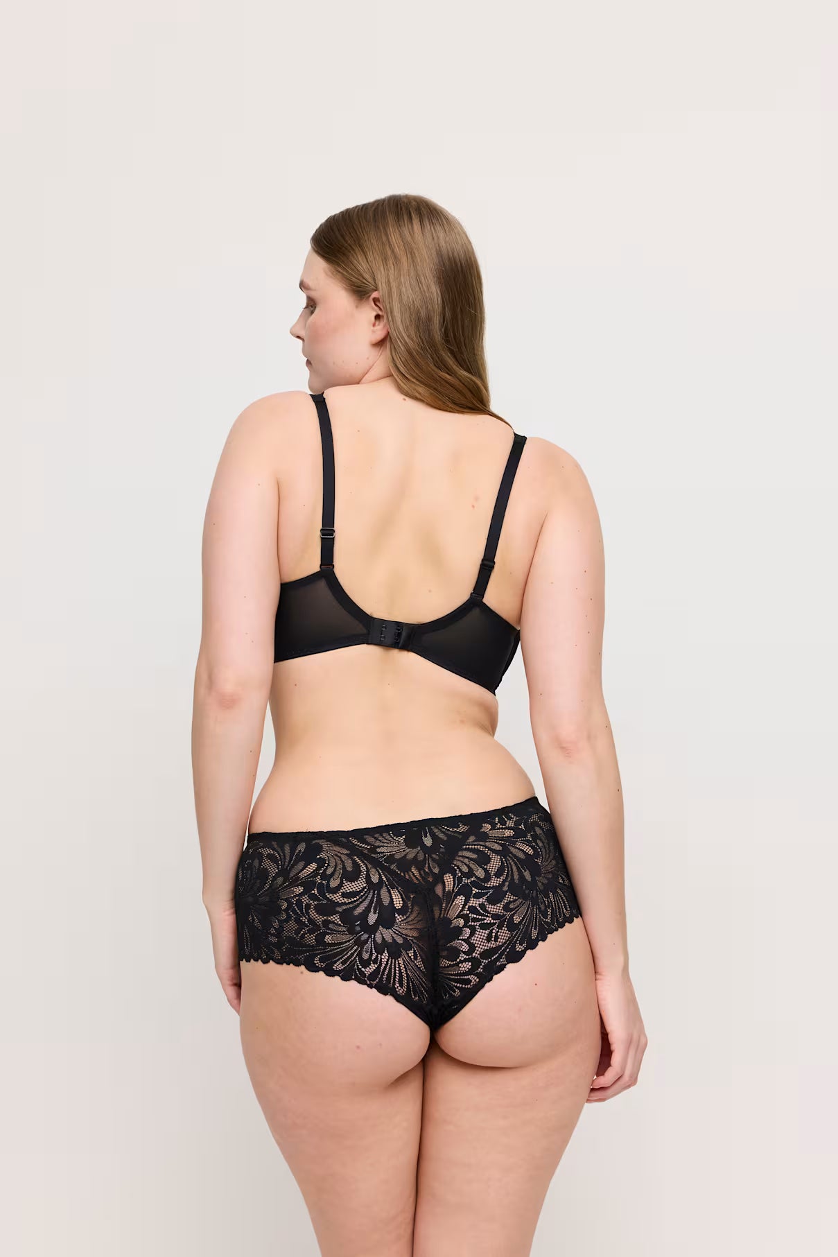 Rupi Hotpants In Black - Prima Donna Twist