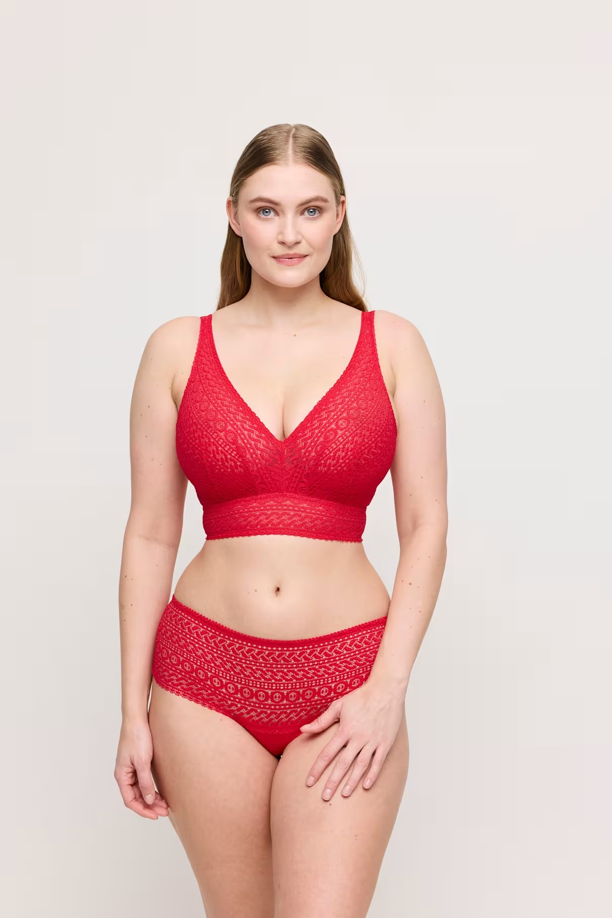 Montara Luxury Thong In True Red - Prima Donna