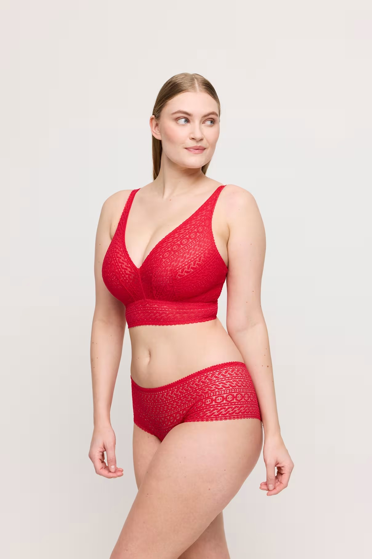 Montara Luxury Thong In True Red - Prima Donna