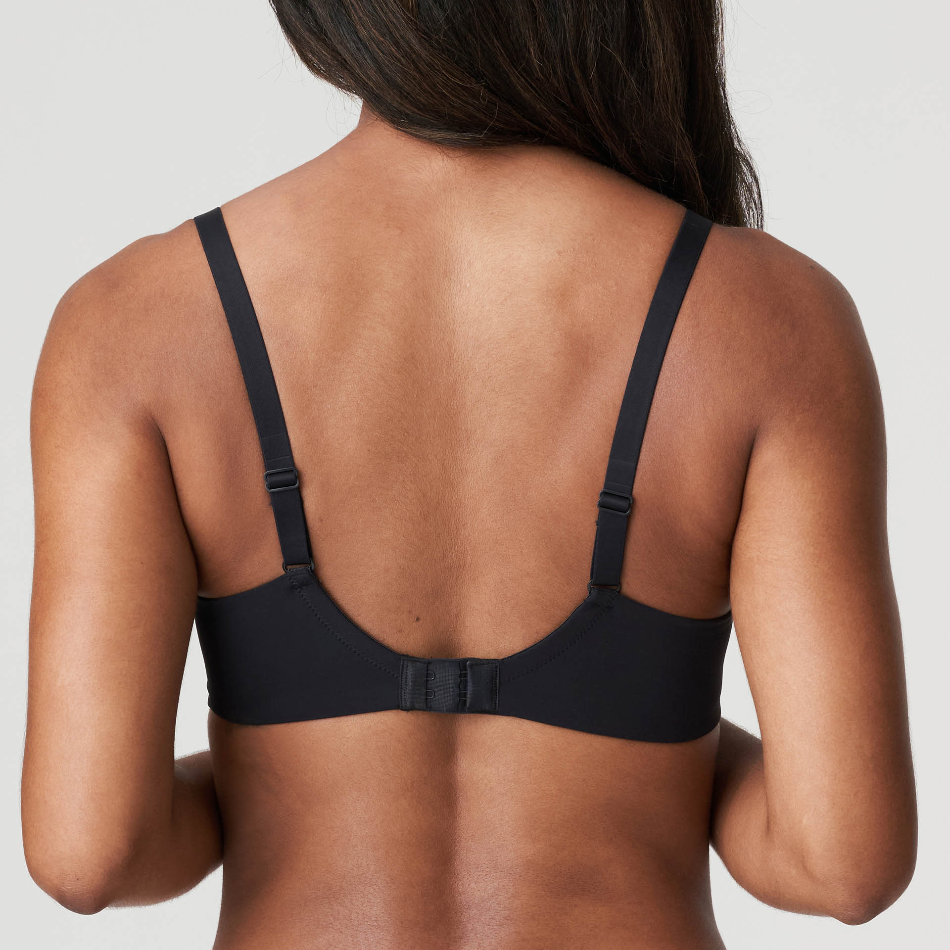 Bra marks on the back. The girl rubbed her back - Stock Photo [85461508]  - PIXTA