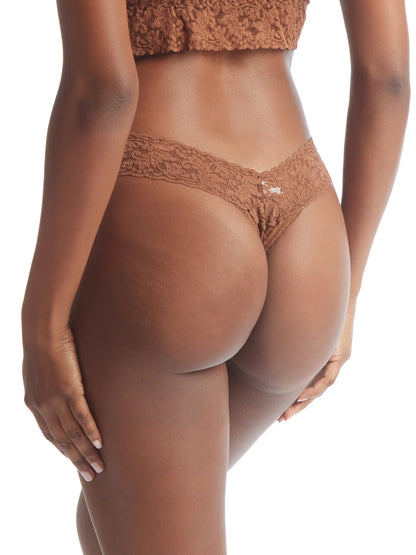 Hanky Panky - Signature Lace Low Rise Thong In Macchiato