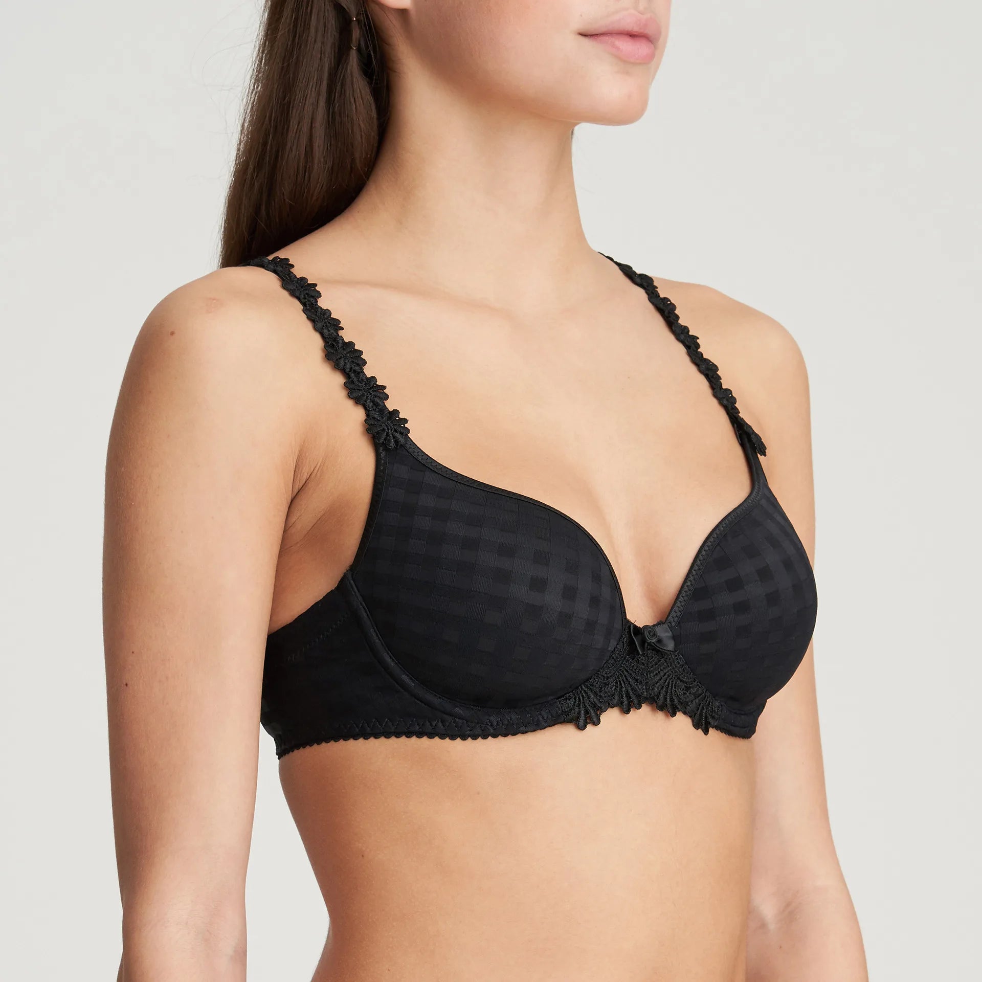 https://bratopia.ca/cdn/shop/products/eservices_marie_jo-lingerie-padded_bra-avero-0100416-black-3_3457629.webp?v=1660681854&width=1946